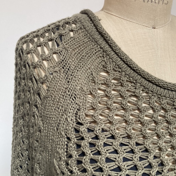 Green top - Picture 3 of 4